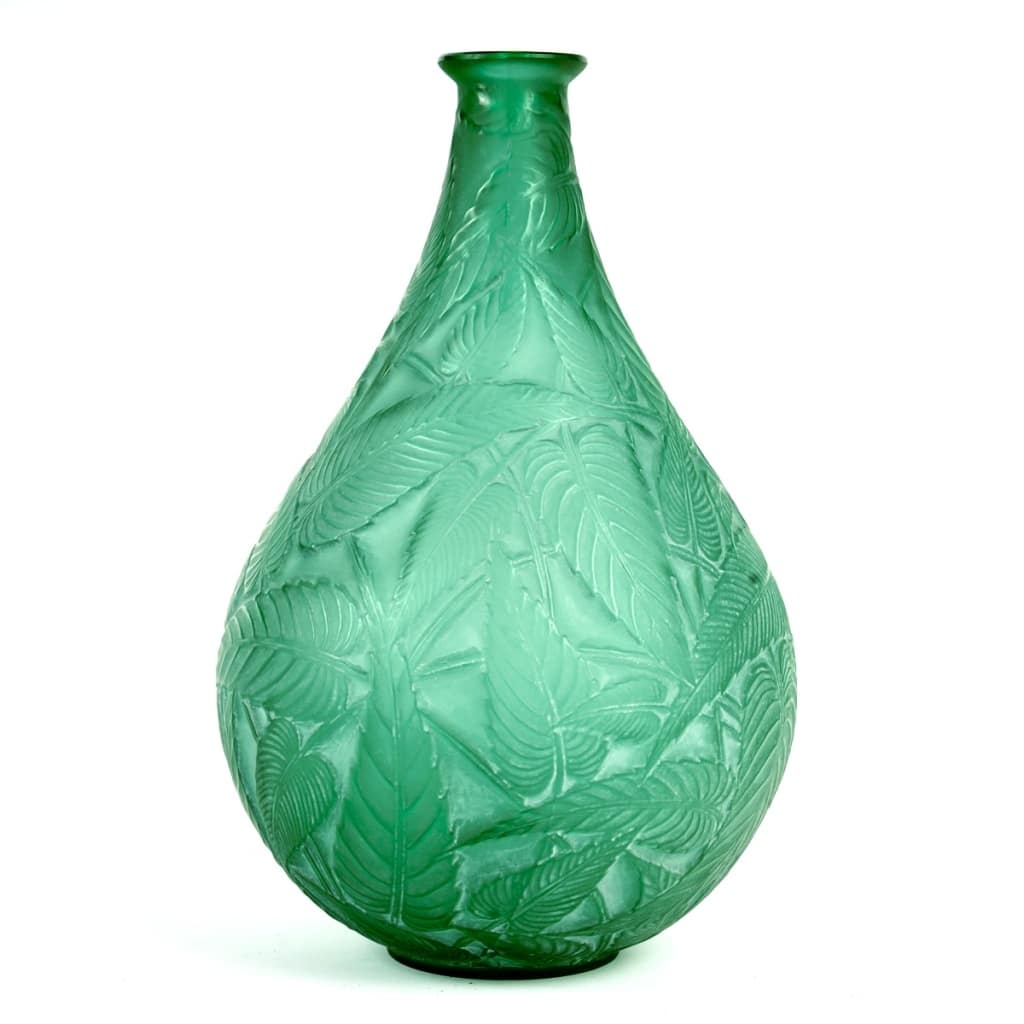 Vase « Sauges » verre vert émeraude patiné blanc de René LALIQUE 4