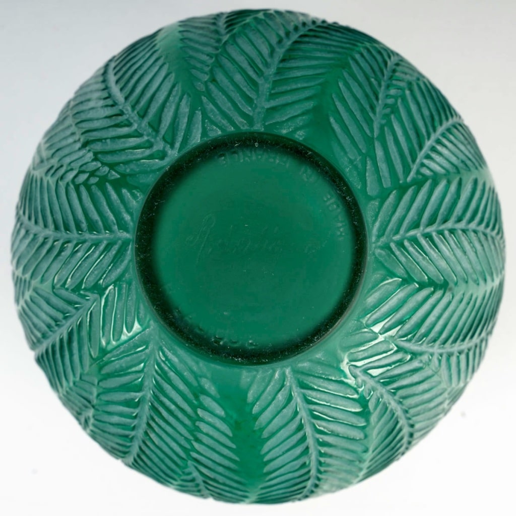 Vase « Palmes » verre vert émeraude patiné blanc de René LALIQUE 6 Vase « Palmes » verre vert émeraude patiné blanc de René LALIQUE 6
