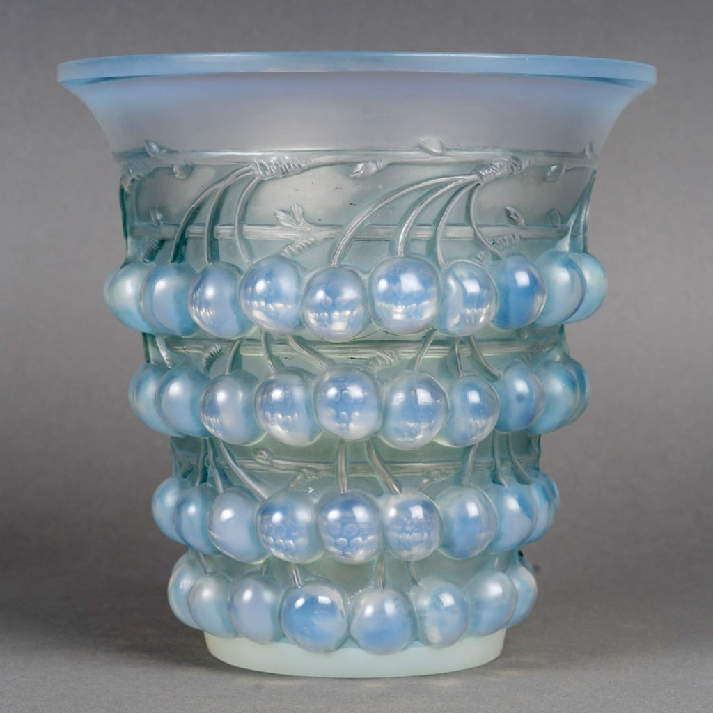 Vase « Montmorency » verre opalescent patiné bleu de René LALIQUE 2