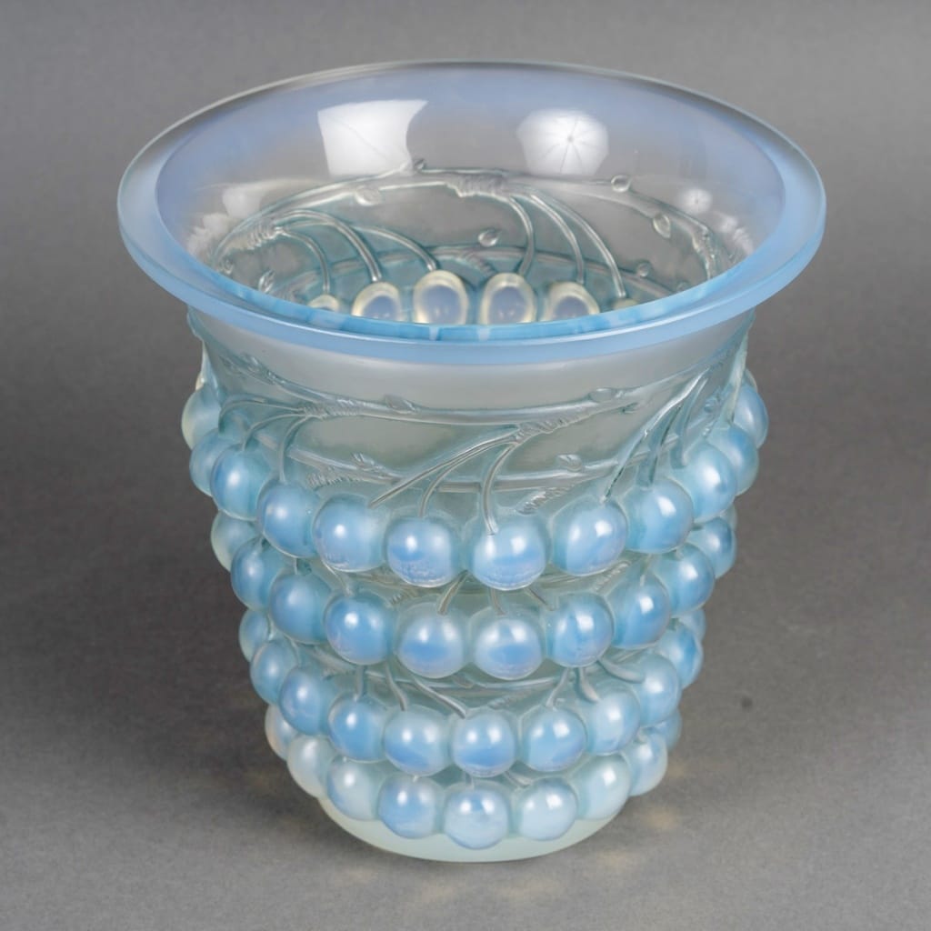 Vase « Montmorency » verre opalescent patiné bleu de René LALIQUE 4