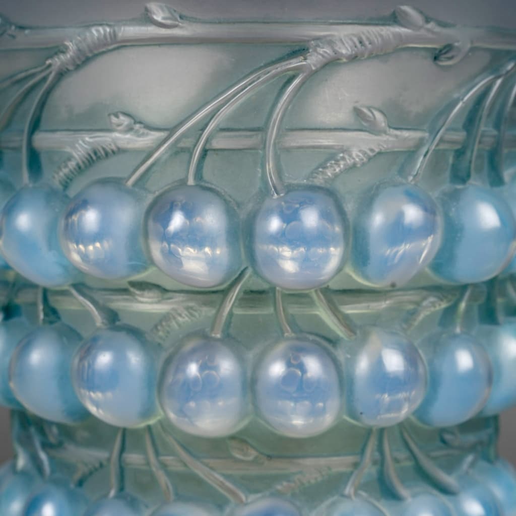 Vase « Montmorency » verre opalescent patiné bleu de René LALIQUE 5