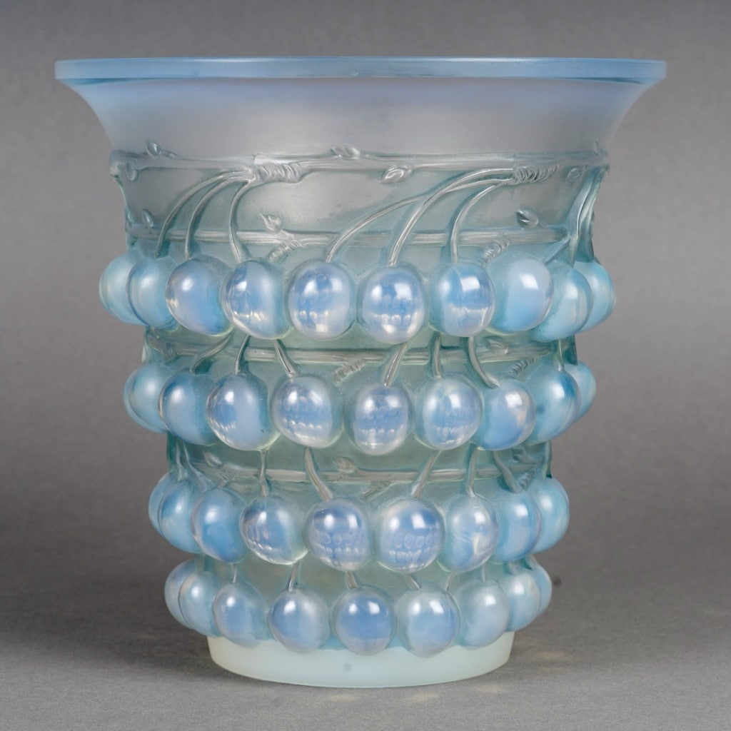 Vase « Montmorency » verre opalescent patiné bleu de René LALIQUE 3
