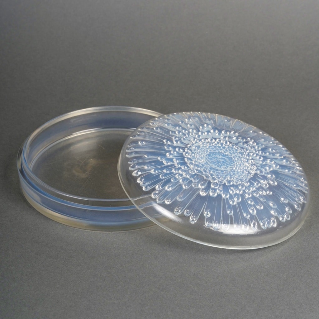 Boîte « Tokyo » verre opalescent de René LALIQUE 3