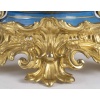 Grande coupe en porcelaine de Sèvres – XIXᵉ siècle, monture en bronze doré style Louis XV 15 Grande coupe en porcelaine de Sèvres – XIXᵉ siècle, monture en bronze doré style Louis XV 15