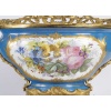 Grande coupe en porcelaine de Sèvres – XIXᵉ siècle, monture en bronze doré style Louis XV 20 Grande coupe en porcelaine de Sèvres – XIXᵉ siècle, monture en bronze doré style Louis XV 20