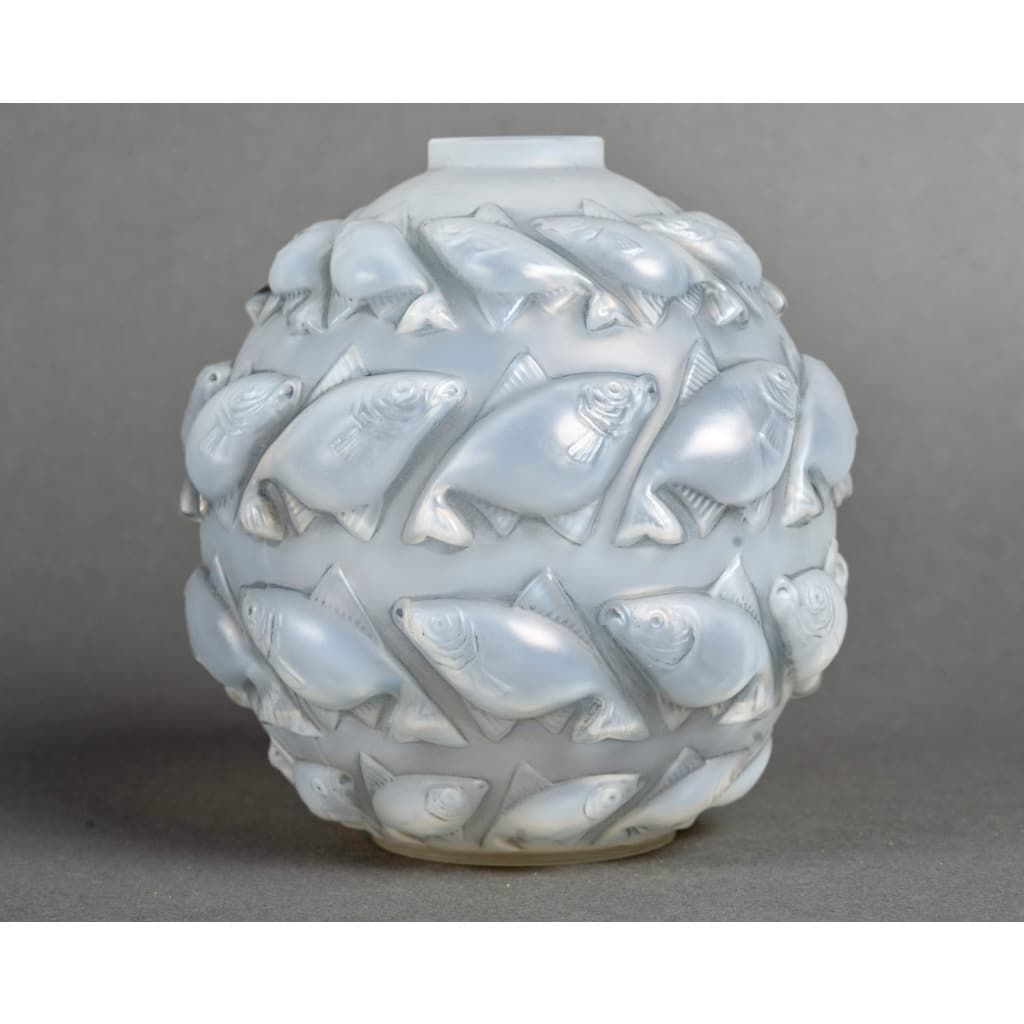 Vase « Camaret » verre opalescent patiné bleu de René LALIQUE 3