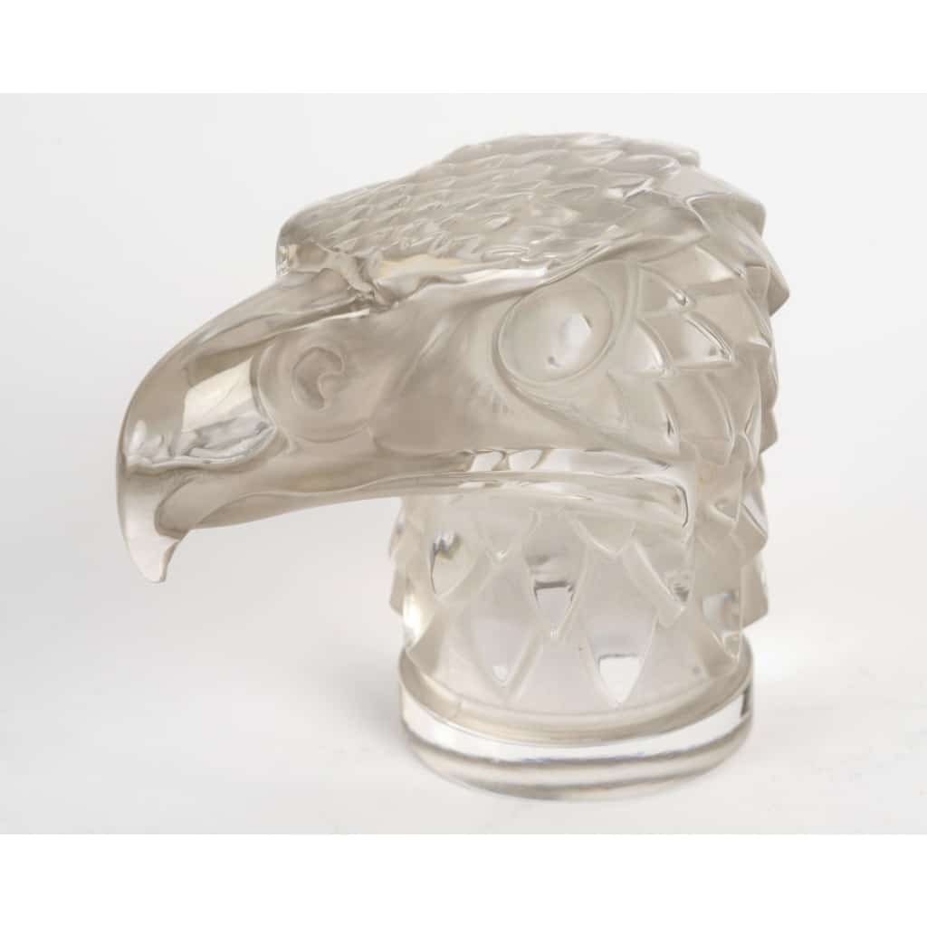 Mascotte Automobile « Tête d&rsquo;Aigle » verre blanc patiné gris de René LALIQUE 3