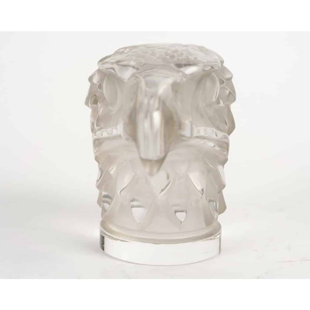 Mascotte Automobile « Tête d&rsquo;Aigle » verre blanc patiné gris de René LALIQUE 4