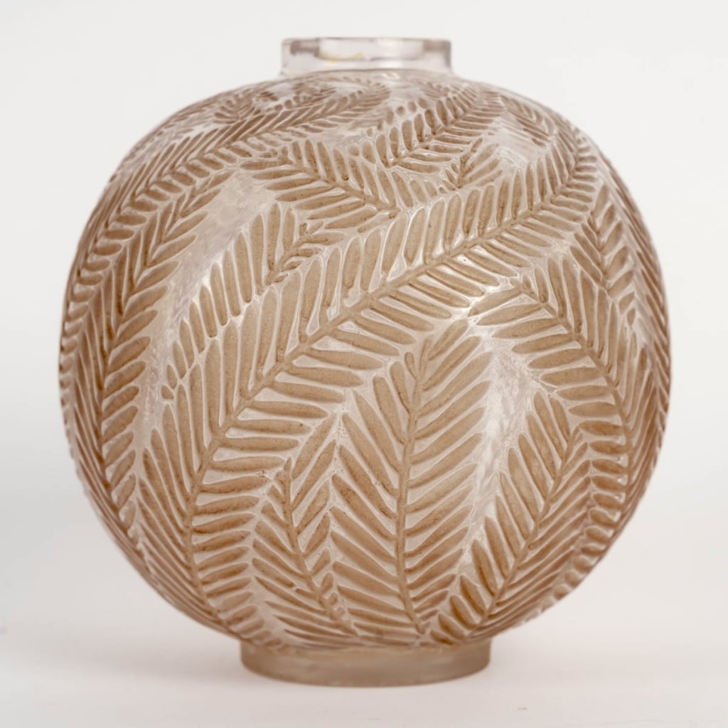 Vase « Palmes » verre blanc patiné sépia de René LALIQUE 2