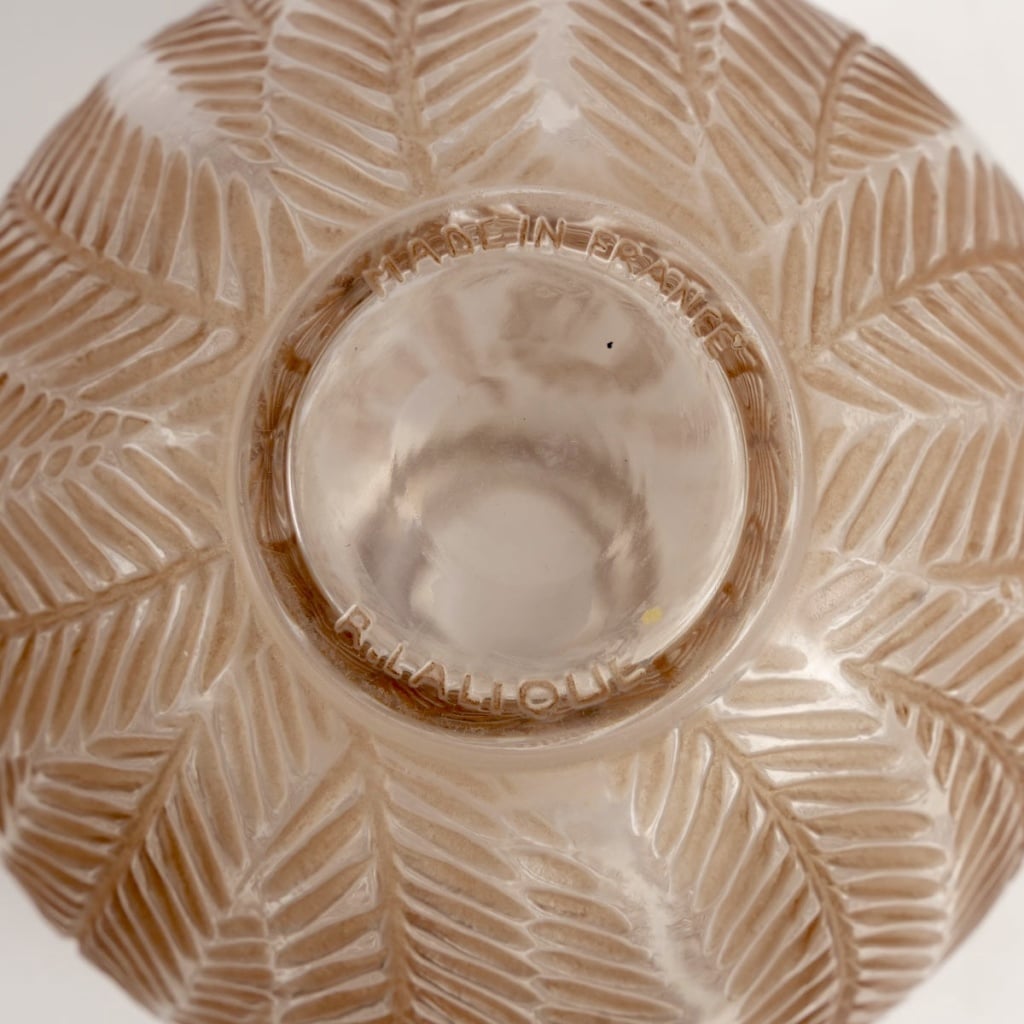 Vase « Palmes » verre blanc patiné sépia de René LALIQUE 5