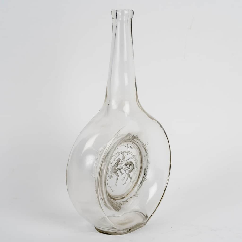 Carafe « Deux Danseuses » verre blanc patiné bleu de René LALIQUE 3