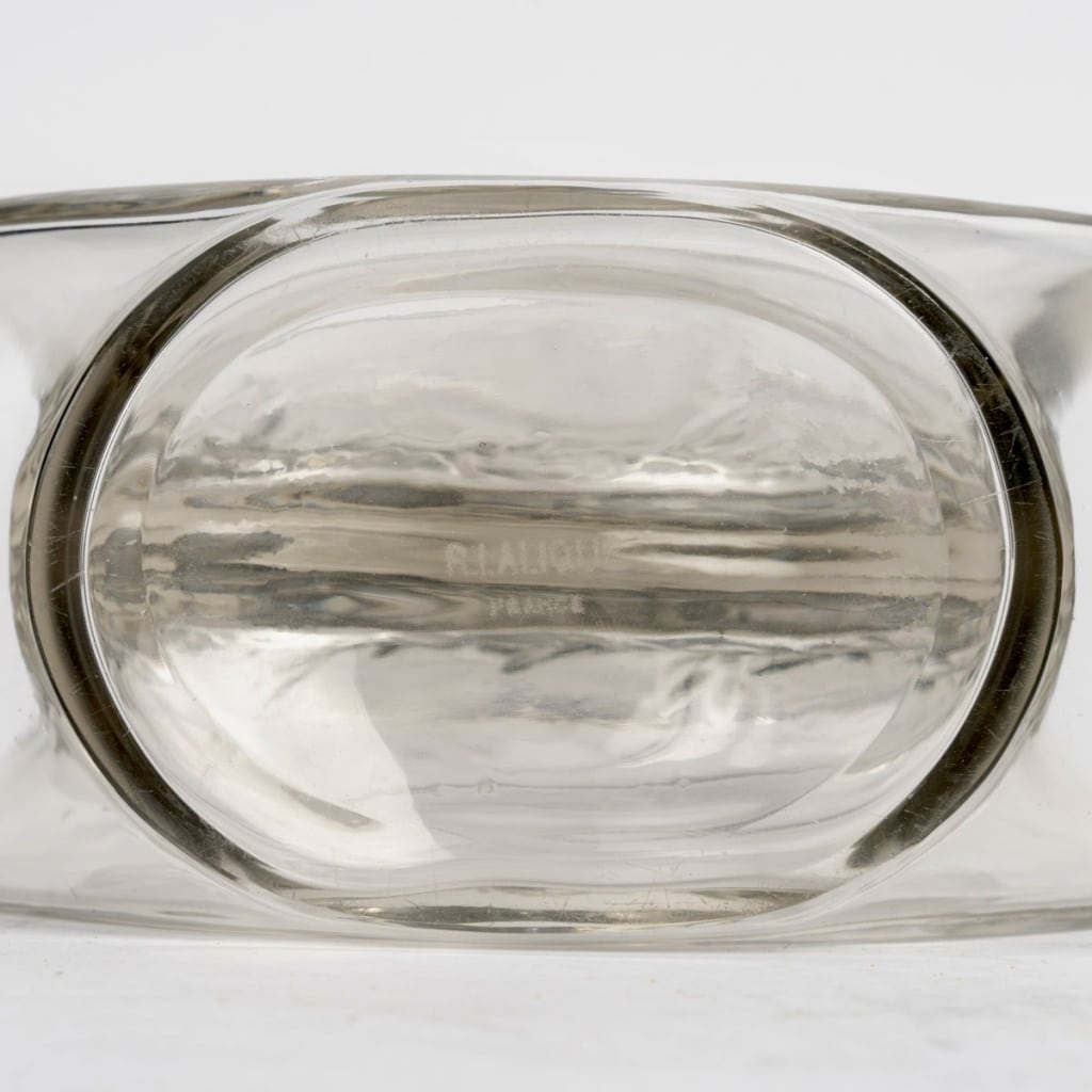 Carafe « Deux Danseuses » verre blanc patiné bleu de René LALIQUE 5