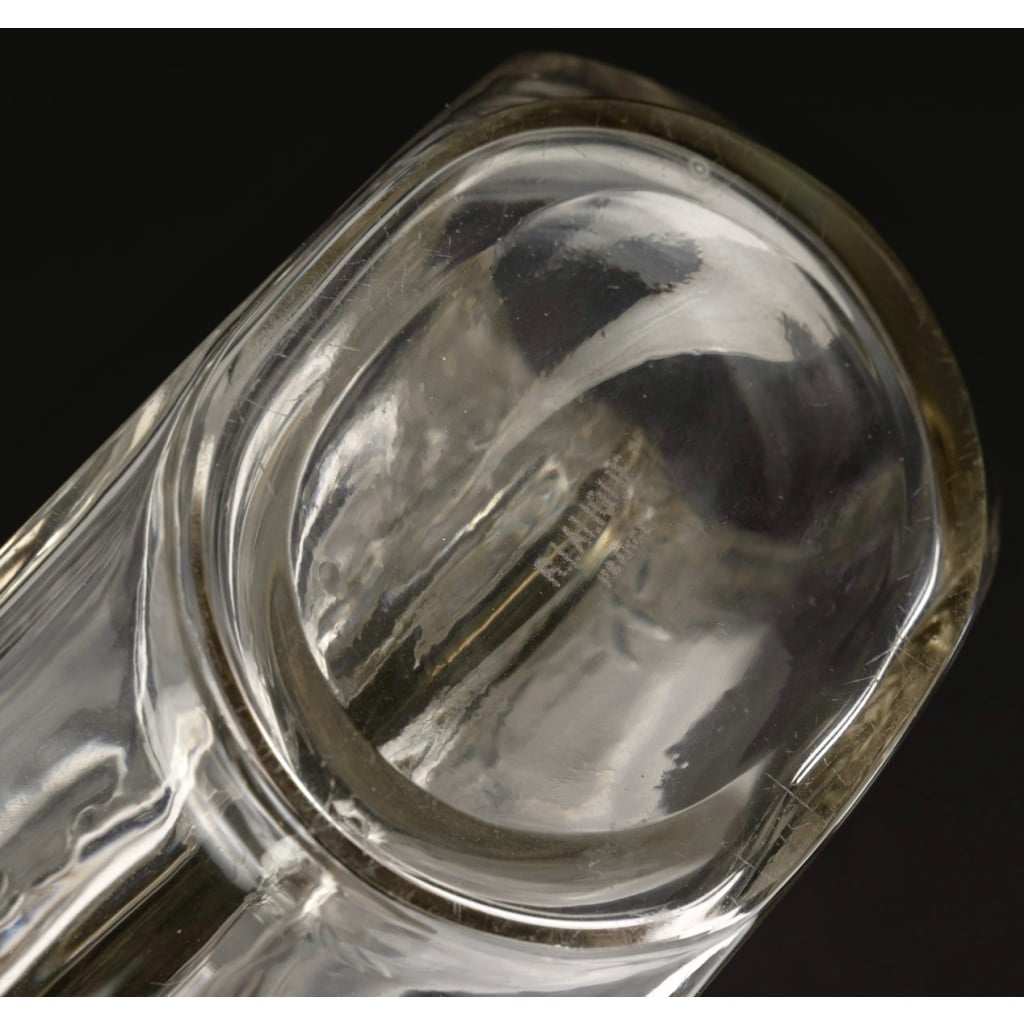 Carafe « Deux Danseuses » verre blanc patiné bleu de René LALIQUE 6