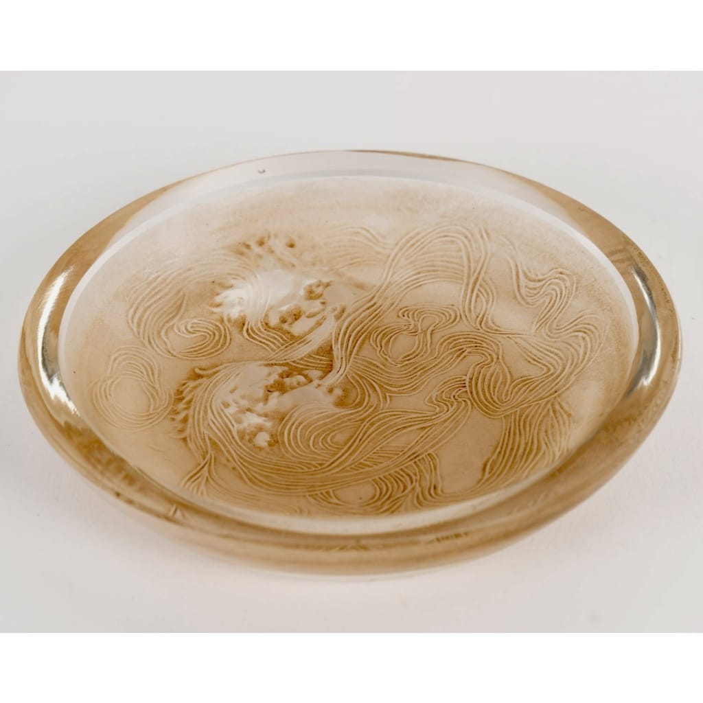 Cendrier « Deux Zéphyrs » verre blanc patiné sépia de René LALIQUE 3