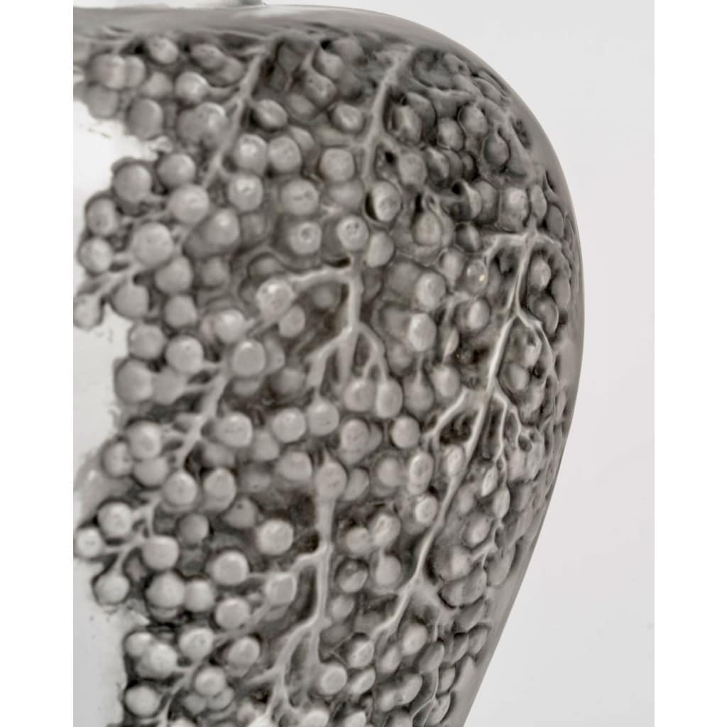 Vase « Poivre » verre blanc patiné gris de René LALIQUE 5