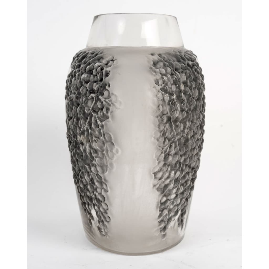 Vase « Poivre » verre blanc patiné gris de René LALIQUE 4