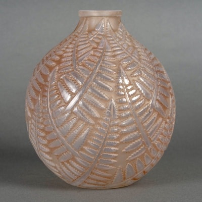 Vase « Espalion » verre opalescent patiné rose sépia de René LALIQUE