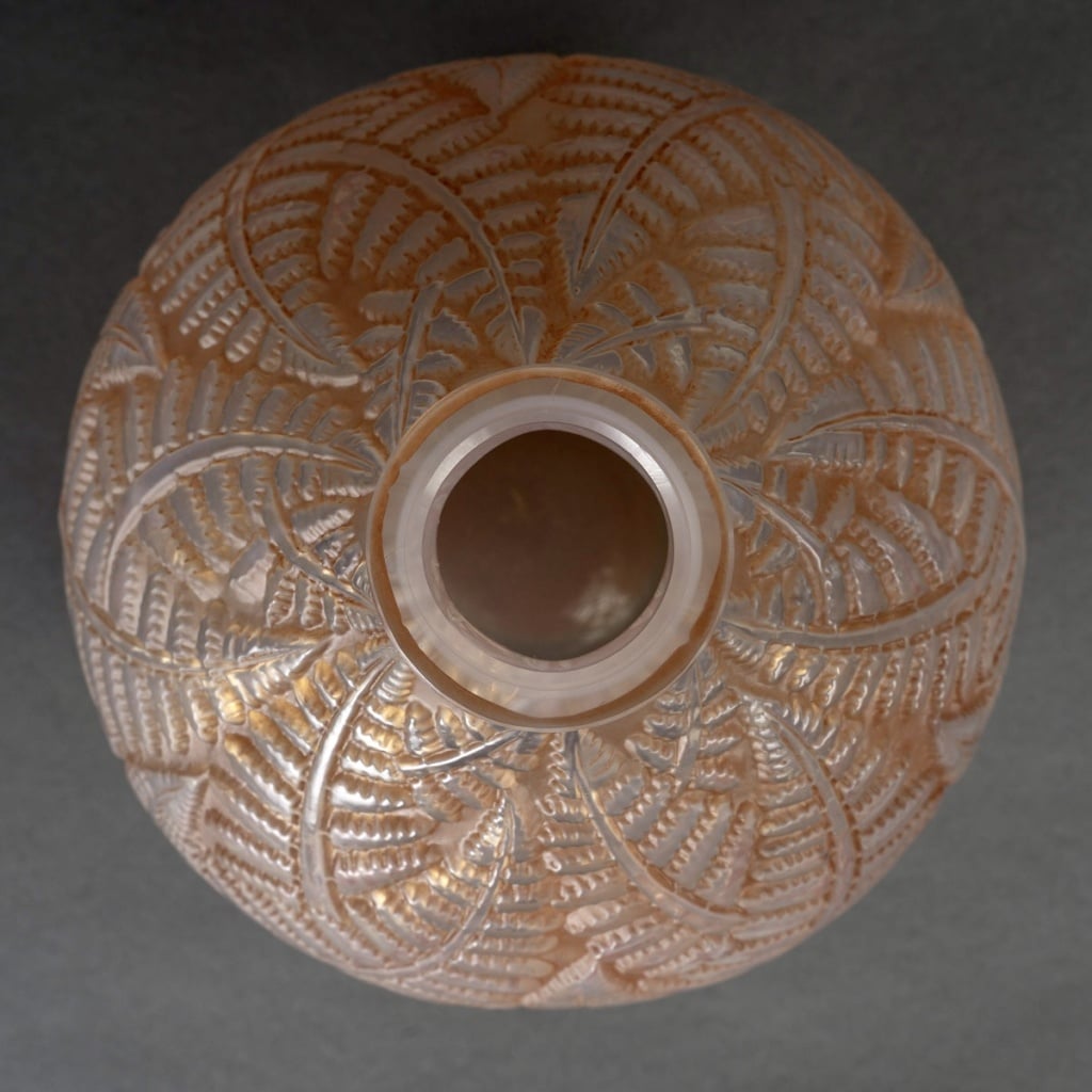 Vase « Espalion » verre opalescent patiné rose sépia de René LALIQUE 4