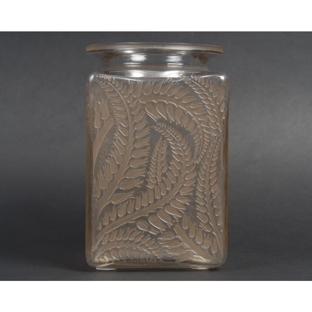 René LALIQUE – Vase carré « Myrrhis » 1926 3