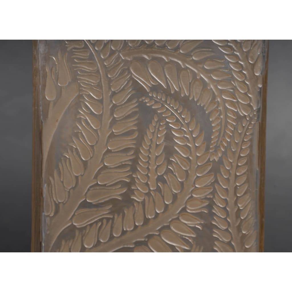 René LALIQUE – Vase carré « Myrrhis » 1926 4