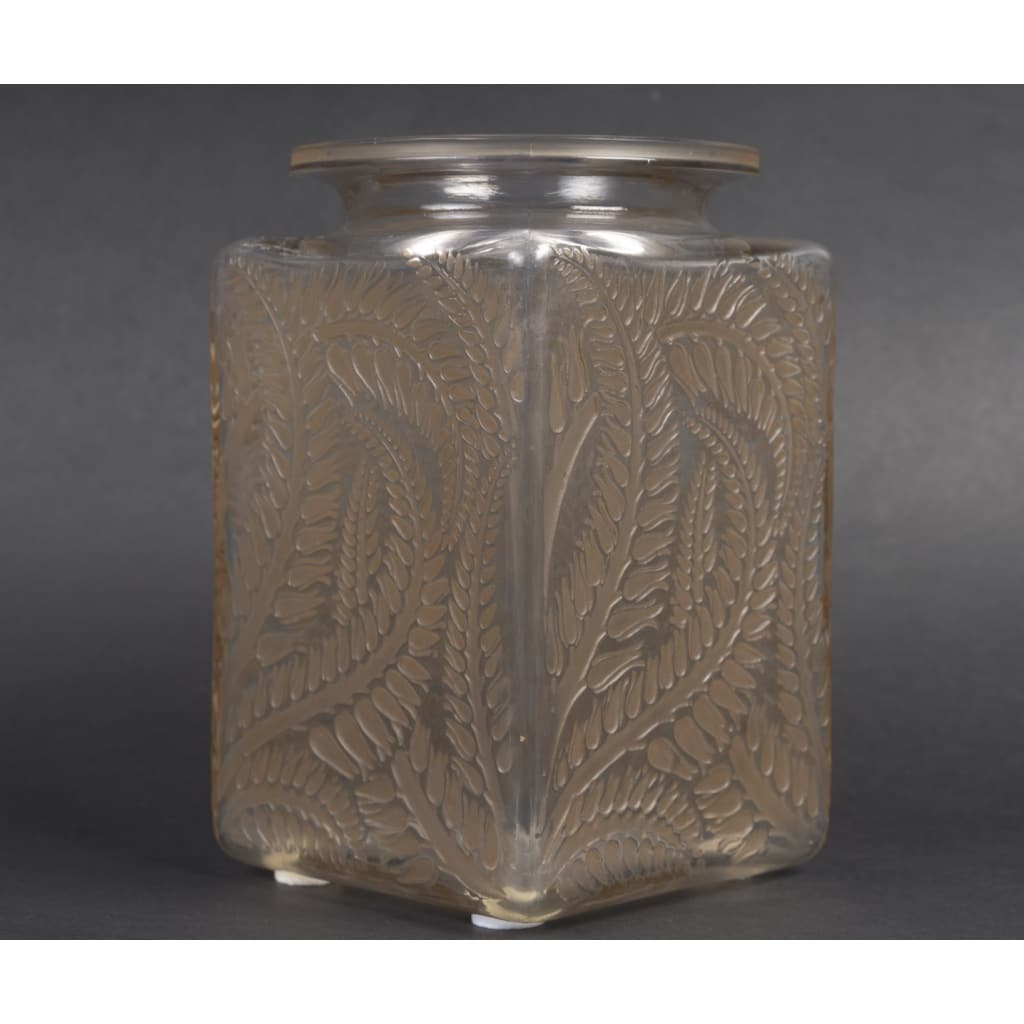 René LALIQUE – Vase carré « Myrrhis » 1926 7