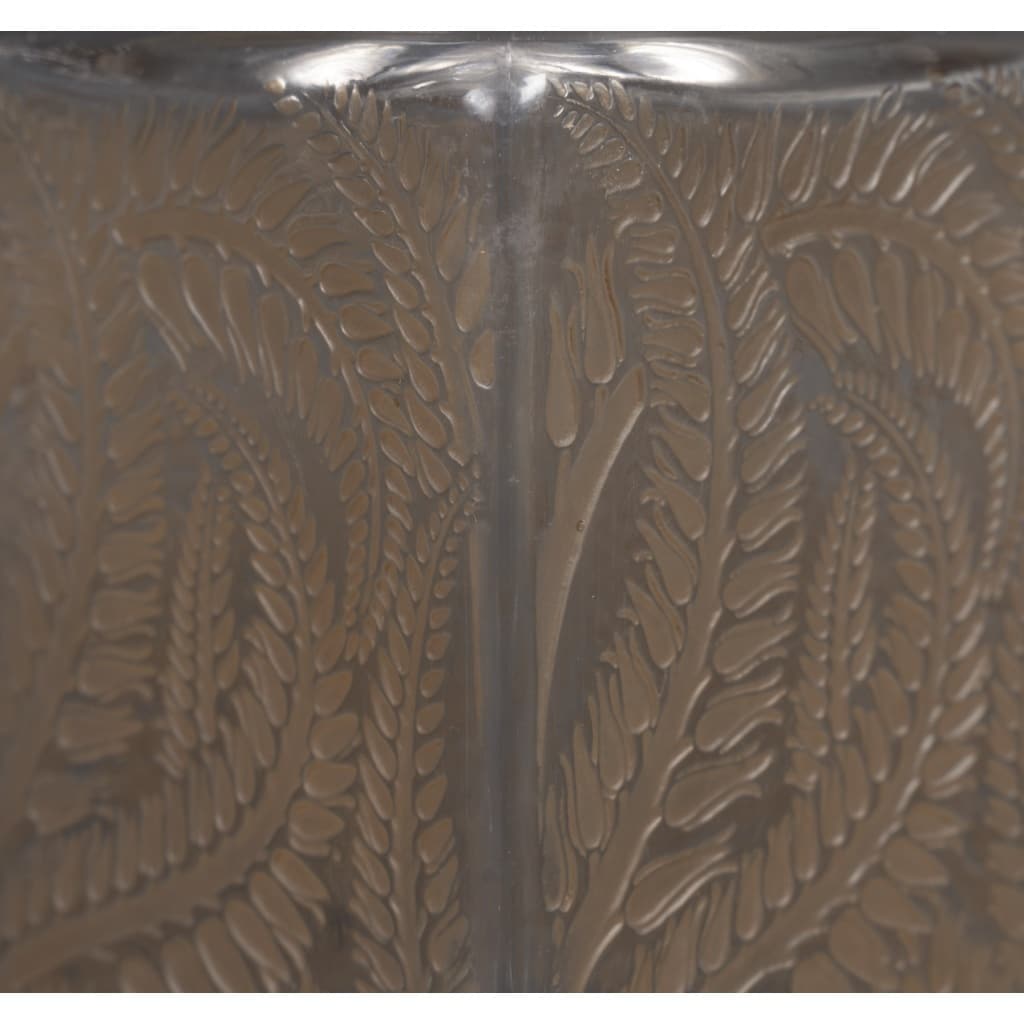 René LALIQUE – Vase carré « Myrrhis » 1926 8