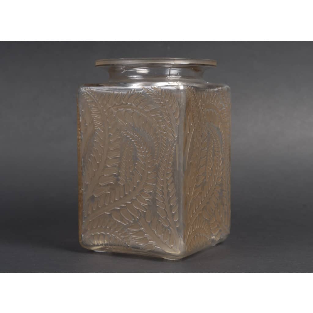 René LALIQUE – Vase carré « Myrrhis » 1926 14