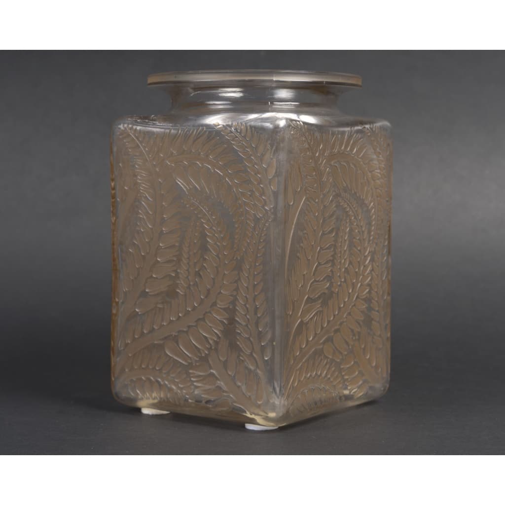 René LALIQUE – Vase carré « Myrrhis » 1926 15