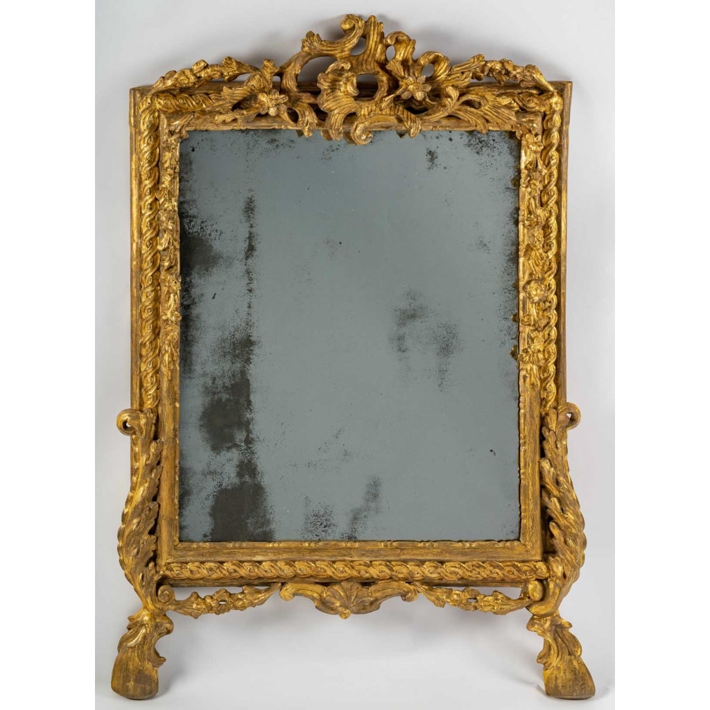 Miroir en bois sculpté et doré, travail italien du milieu du XVIIIe siècle (vers 1750-1760 2 Miroir en bois sculpté et doré, travail italien du milieu du XVIIIe siècle (vers 1750-1760 2