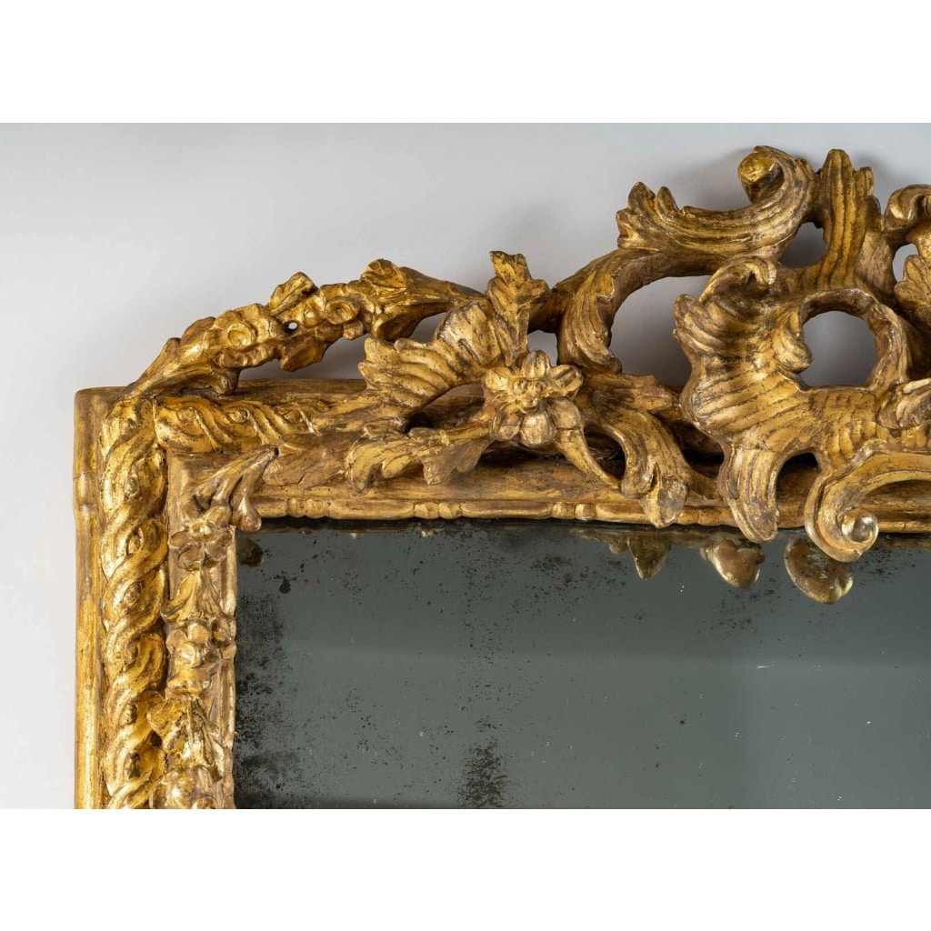 Miroir en bois sculpté et doré, travail italien du milieu du XVIIIe siècle (vers 1750-1760 6 Miroir en bois sculpté et doré, travail italien du milieu du XVIIIe siècle (vers 1750-1760 6
