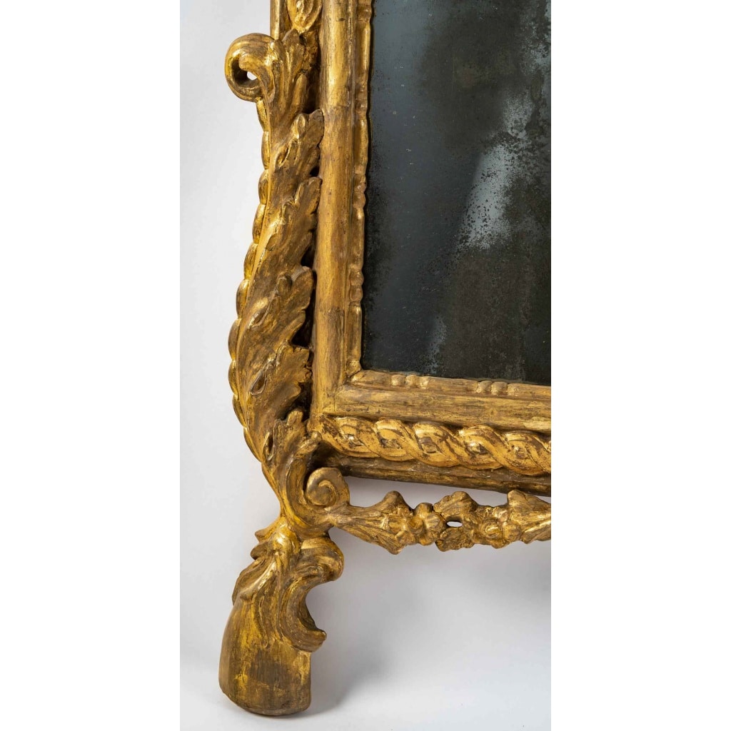 Miroir en bois sculpté et doré, travail italien du milieu du XVIIIe siècle (vers 1750-1760 4 Miroir en bois sculpté et doré, travail italien du milieu du XVIIIe siècle (vers 1750-1760 4