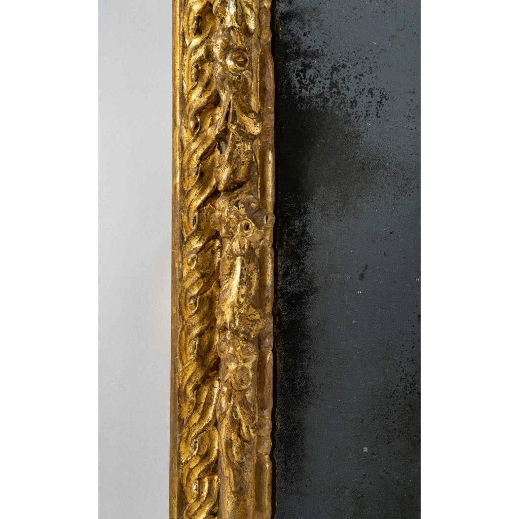 Miroir en bois sculpté et doré, travail italien du milieu du XVIIIe siècle (vers 1750-1760 5 Miroir en bois sculpté et doré, travail italien du milieu du XVIIIe siècle (vers 1750-1760 5