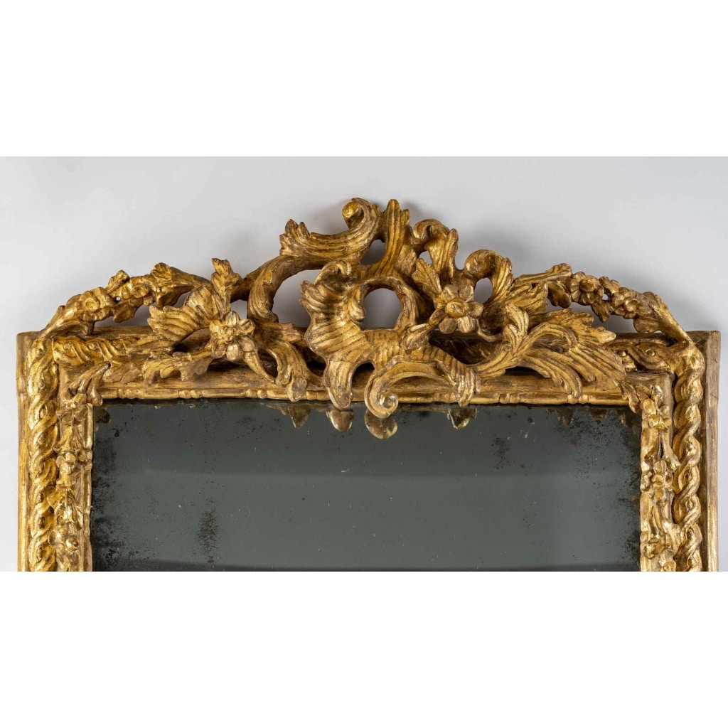 Miroir en bois sculpté et doré, travail italien du milieu du XVIIIe siècle (vers 1750-1760 7 Miroir en bois sculpté et doré, travail italien du milieu du XVIIIe siècle (vers 1750-1760 7