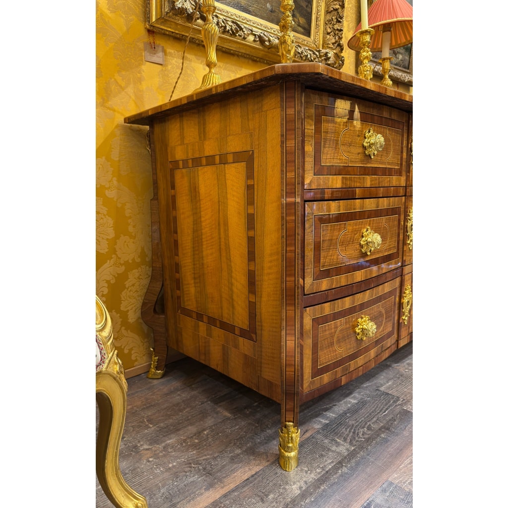 Commode Mazarine du Dauphiné, époque Louis XIV vers 1700 3 Commode Mazarine du Dauphiné, époque Louis XIV vers 1700 3