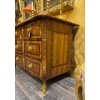 Commode Mazarine du Dauphiné, époque Louis XIV vers 1700 21 Commode Mazarine du Dauphiné, époque Louis XIV vers 1700 21