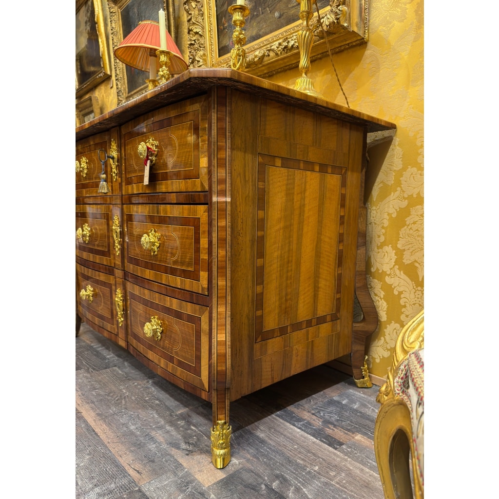 Commode Mazarine du Dauphiné, époque Louis XIV vers 1700 9 Commode Mazarine du Dauphiné, époque Louis XIV vers 1700 9