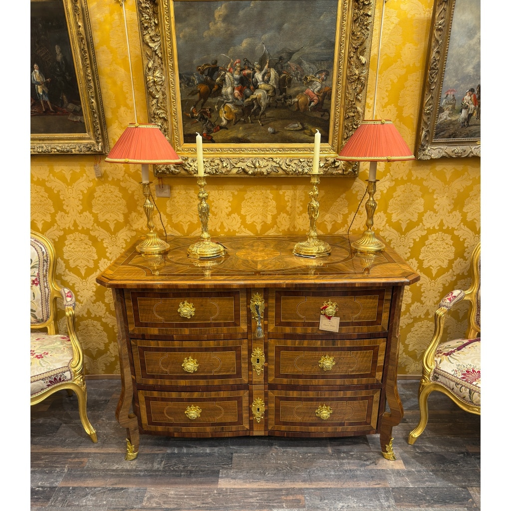 Commode Mazarine du Dauphiné, époque Louis XIV vers 1700 2 Commode Mazarine du Dauphiné, époque Louis XIV vers 1700 2