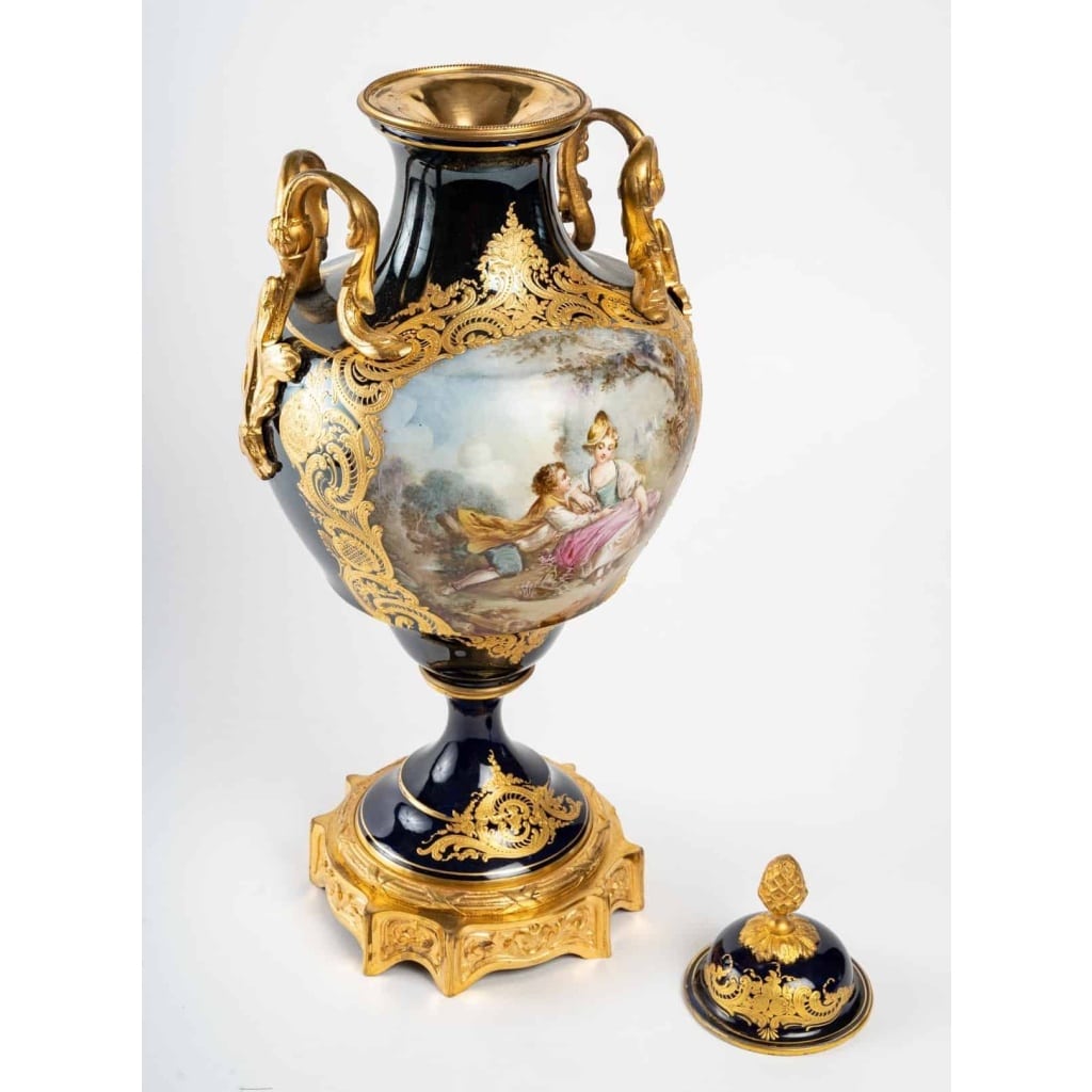 Un vase en porcelaine monté lampe, fin XIXème siècle 4