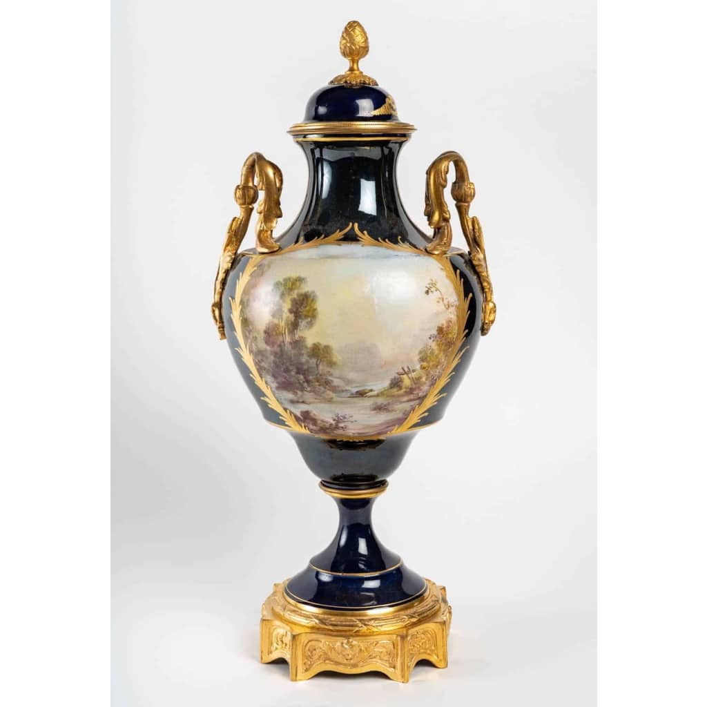 Un vase en porcelaine monté lampe, fin XIXème siècle 8