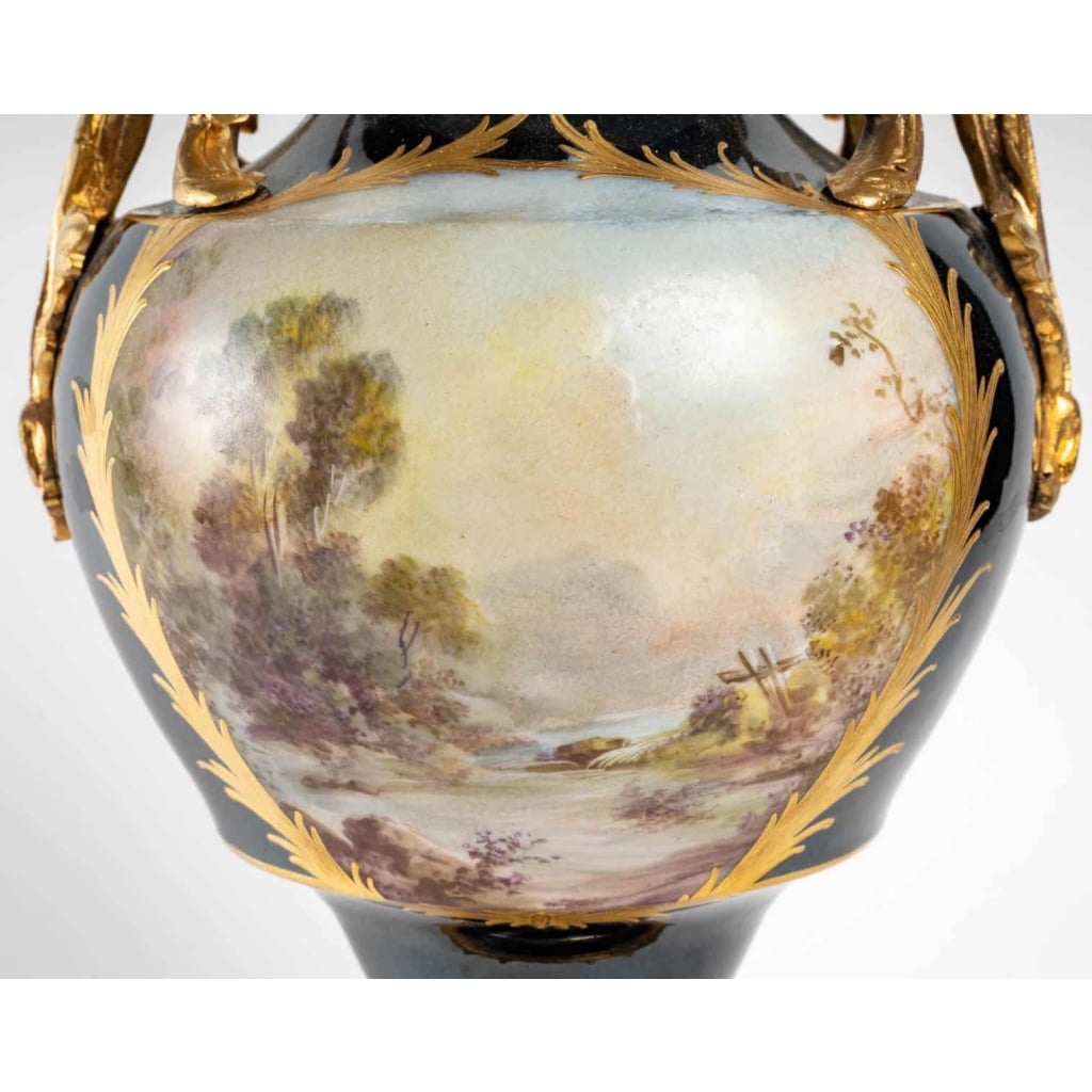 Un vase en porcelaine monté lampe, fin XIXème siècle 9