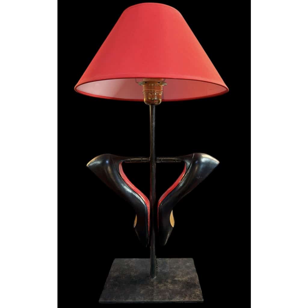 Lampe Cendrillon deux chaussures Louboutin montées en lampe. 11