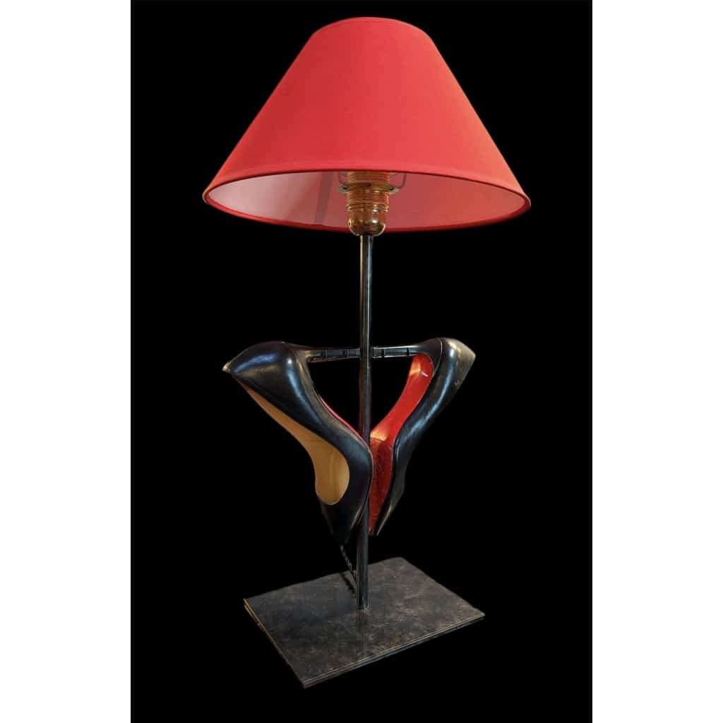 Lampe Cendrillon deux chaussures Louboutin montées en lampe. 4