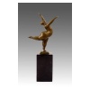 Statue en bronze, sculpture d’une danseuse nue en équilibre, socle en marbre. 7 Statue en bronze, sculpture d’une danseuse nue en équilibre, socle en marbre. 7