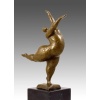 Statue en bronze, sculpture d’une danseuse nue en équilibre, socle en marbre. 9 Statue en bronze, sculpture d’une danseuse nue en équilibre, socle en marbre. 9
