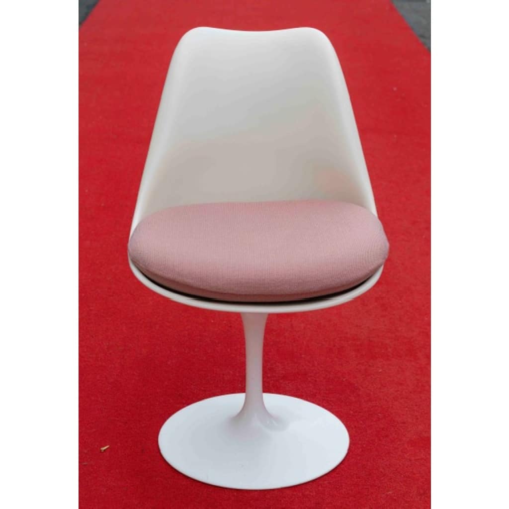 Eero SAARINEN (1910-1961) & KNOLL INTERNATIONAL (éditeur) 6 chaises pivotantes 8