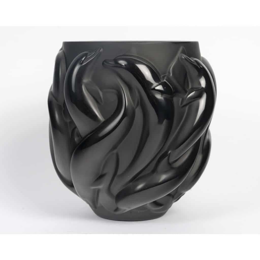 Maison Lalique France, Vase aux Dauphins, noir et numéroté. Edition limitée. 5