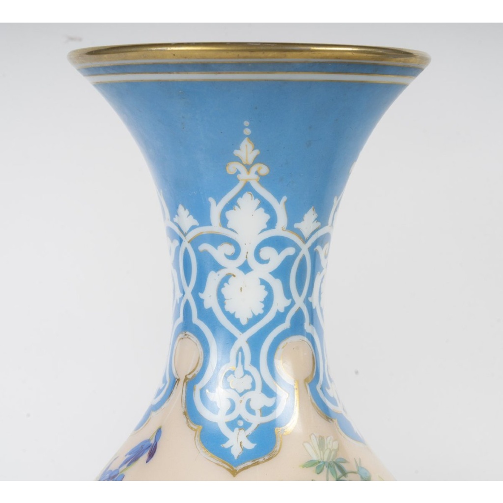 Paire de vases en opaline bleu céleste – XIXe siècle 3