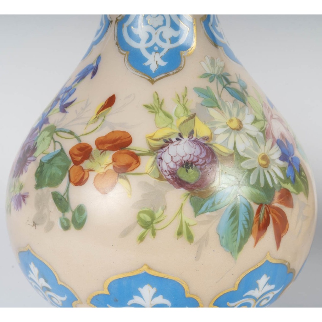 Paire de vases en opaline bleu céleste – XIXe siècle 4