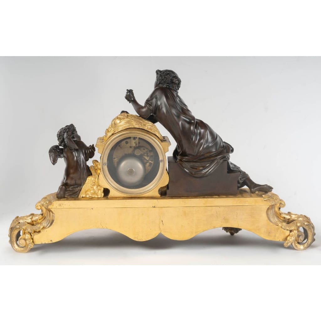 Garniture de cheminée en bronze patiné et doré, pendule et candélabres, XIXᵉ siècle, style Louis XV – Napoléon III 4