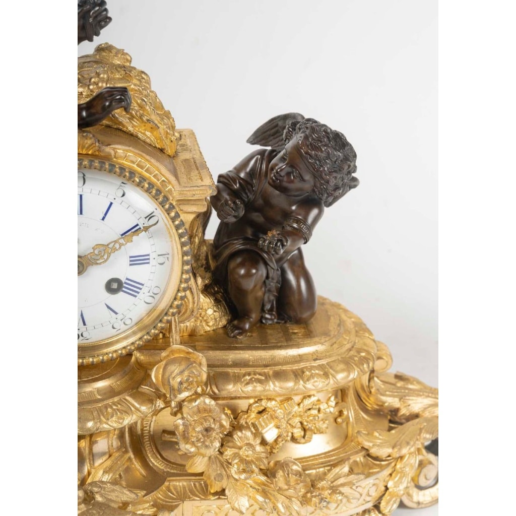 Garniture de cheminée en bronze patiné et doré, pendule et candélabres, XIXᵉ siècle, style Louis XV – Napoléon III 6